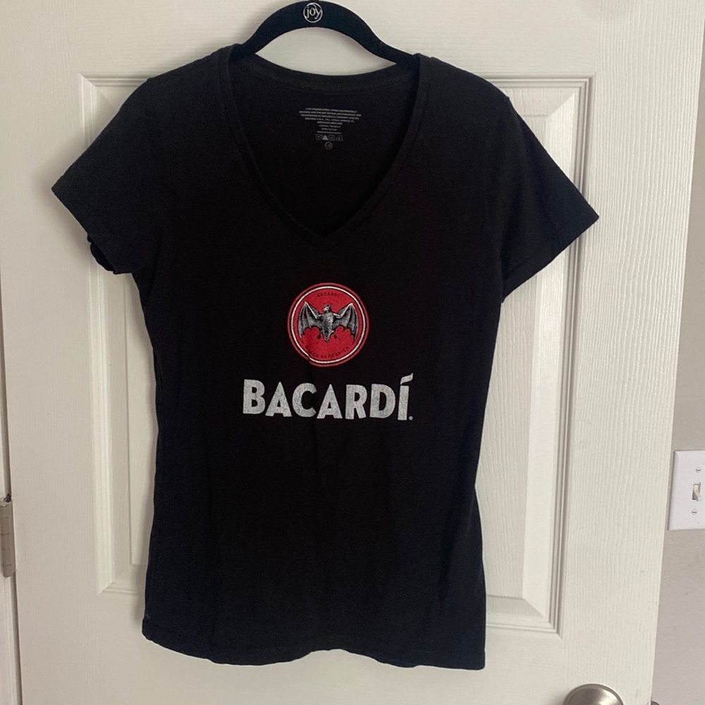 🦇🥃 Bacardi Logo V-Neck T-Shirt – Size Large 🥃🦇